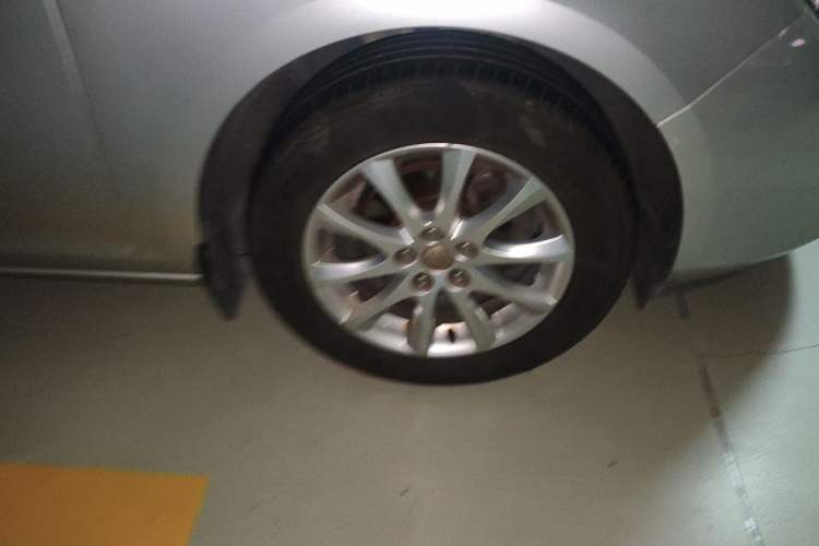 Used Buick GT 2010 XT 1.8L Automatic Fashion Edition Right Front Wheel Hub