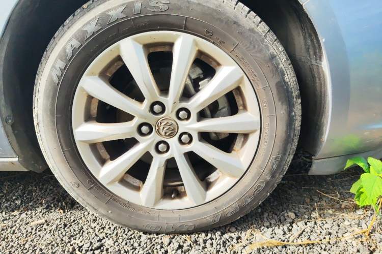 Used Buick GT 2010 GT 1.6L Manual Entry-Level Model Right Front Wheel Hub