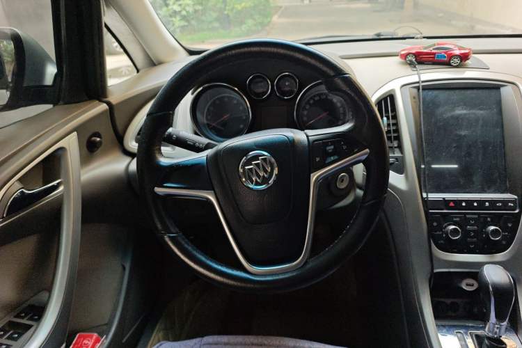Used Buick GT 2010 XT 1.6L Automatic Fashion Edition Steering Wheel
