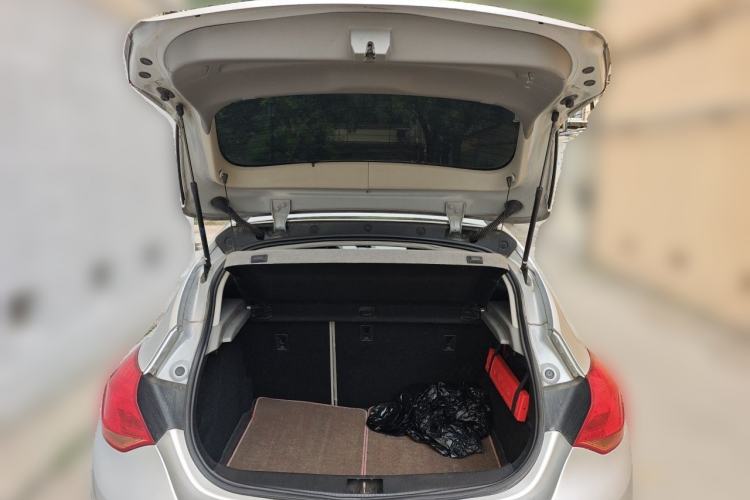 Used Buick GT 2010 XT 1.6L Automatic Fashion Edition Trunk