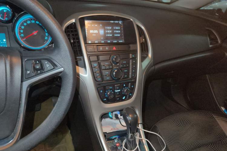 Used Buick GT 2010 GT 1.6L Automatic Fashion Edition Audio And AC Panel