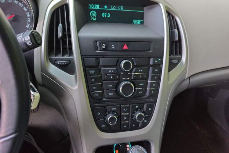 Used Buick GT 2010 XT 1.6L Automatic Fashion Edition Audio And AC Panel