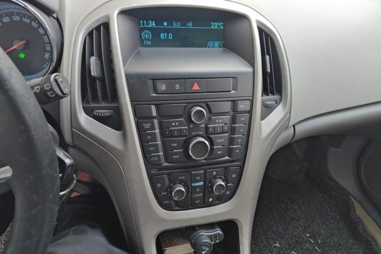 Used Buick GT 2010 XT 1.6L Manual Entry-Level Model Audio And AC Panel