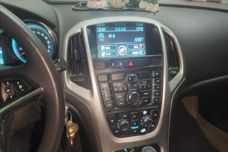 Used Buick GT 2010 XT 1.6L Automatic Fashion Edition Audio And AC Panel