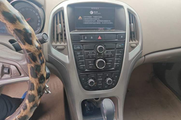 Used Buick GT 2010 GT 1.6L Automatic Fashion Edition Audio And AC Panel