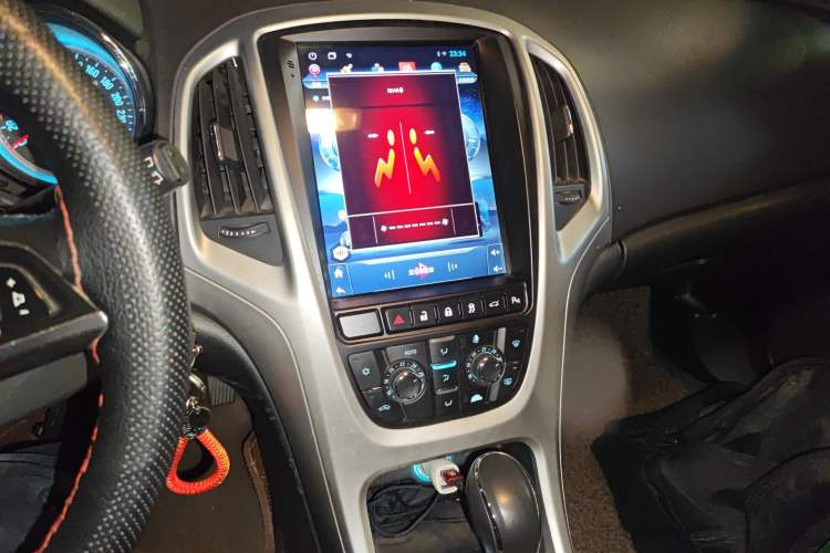 Used Buick GT 2010 XT 1.6L Automatic Fashion Edition Audio And AC Panel
