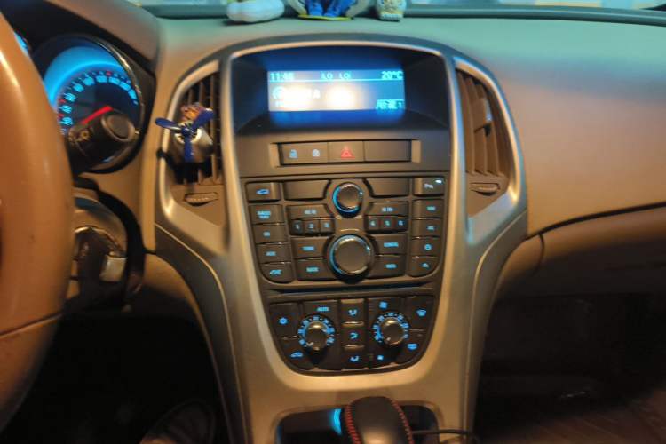 Used Buick GT 2010 GT 1.6L Automatic Fashion Edition Audio And AC Panel