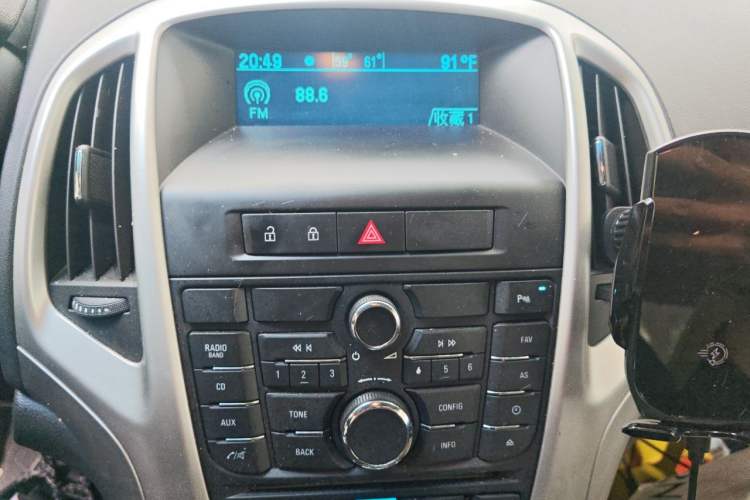 Used Buick GT 2010 XT 1.8L Automatic Fashion Edition Audio And AC Panel