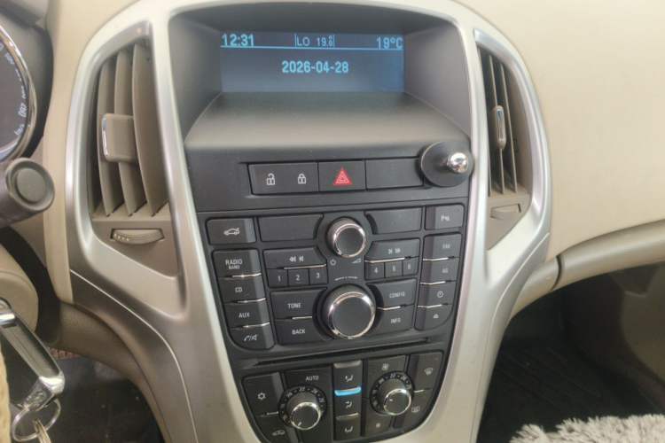 Used Buick GT 2010 GT 1.6L Automatic Fashion Edition Audio And AC Panel