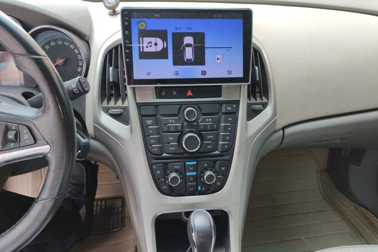 Used Buick GT 2010 XT 1.6L Automatic Fashion Edition Audio And AC Panel