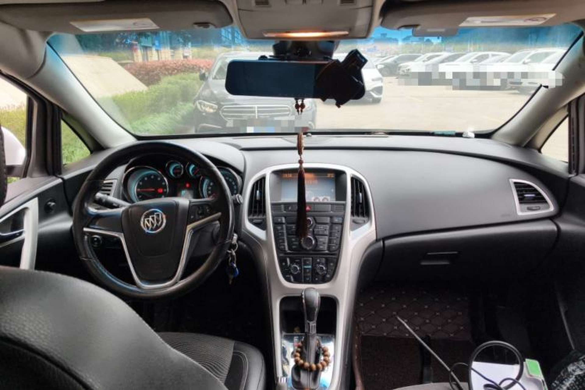 Used Buick GT 2010 XT 1.6T Fashion Sport Edition Center Console