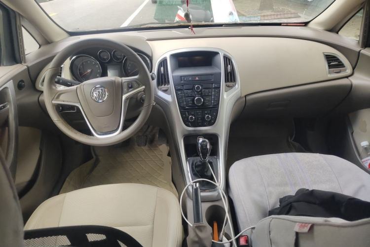 Used Buick GT 2010 GT 1.6L Manual Entry-Level Model Center Console