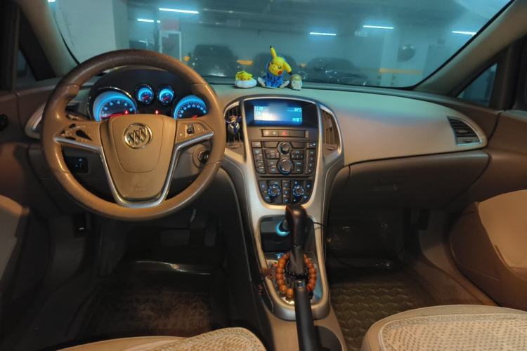 Used Buick GT 2010 GT 1.6L Automatic Fashion Edition Center Console