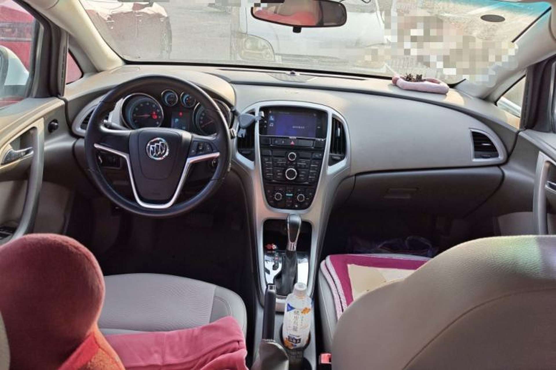 Used Buick GT 2010 XT 1.6L Automatic Fashion Edition Center Console