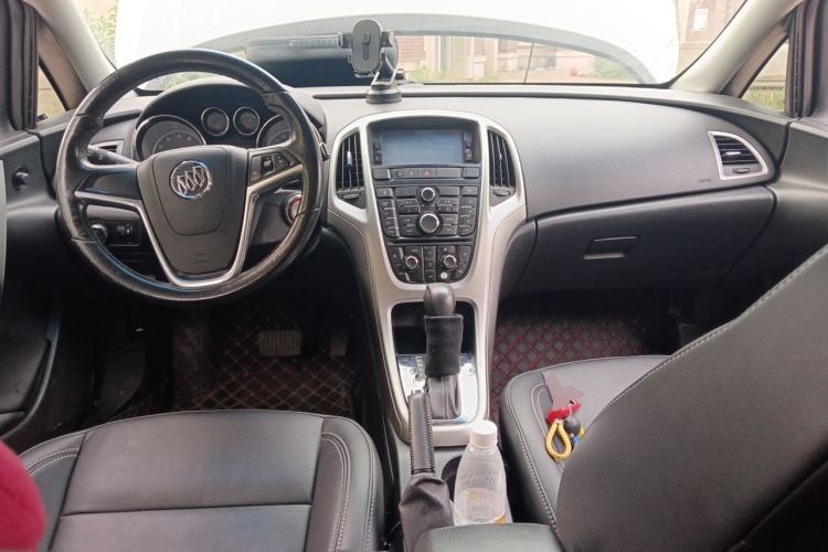 Used Buick GT 2010 XT 1.6T Fashion Sport Edition Center Console