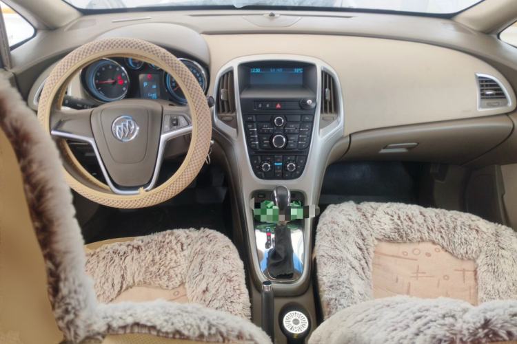 Used Buick GT 2010 GT 1.6L Automatic Fashion Edition Center Console