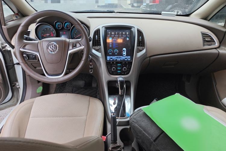 Used Buick GT 2010 GT 1.6L Automatic Fashion Edition Center Console
