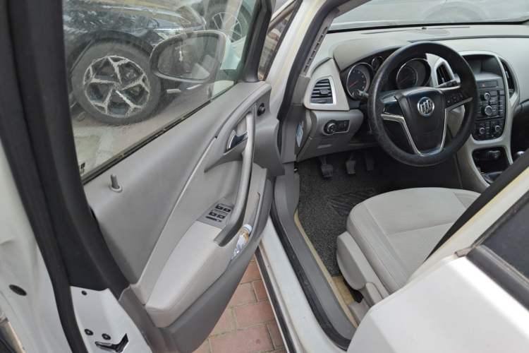 Used Buick GT 2010 XT 1.6L Manual Entry-Level Model Driver Seat