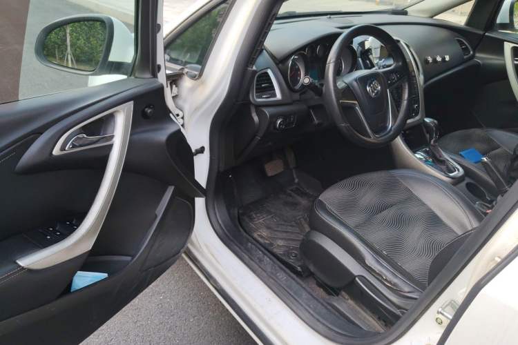 Used Buick GT 2010 XT 1.8L Automatic Fashion Edition Driver Seat