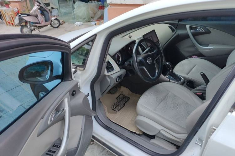 Used Buick GT 2010 XT 1.6L Automatic Fashion Edition Driver Seat