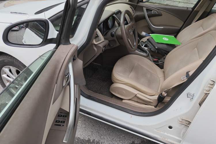 Used Buick GT 2010 GT 1.6L Automatic Fashion Edition Driver Seat