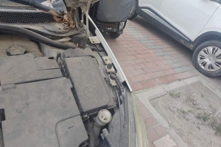 Used Buick GT 2010 XT 1.6L Manual Entry-Level Model Engine Bay Left
