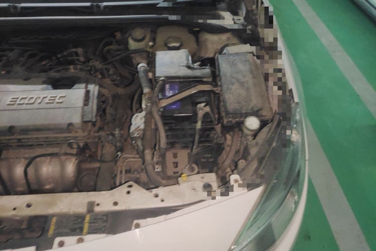 Used Buick GT 2010 XT 1.6L Automatic Fashion Edition Engine Bay Left
