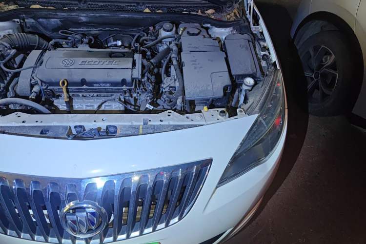 Used Buick GT 2010 XT 1.6L Automatic Fashion Edition Engine Bay Left