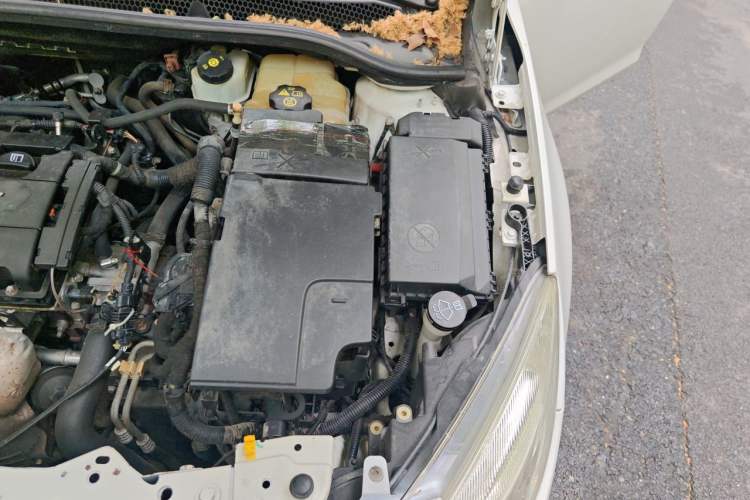 Used Buick GT 2010 XT 1.8L Automatic Fashion Edition Engine Bay Left
