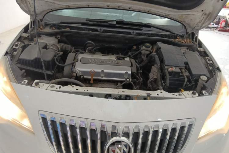 Used Buick GT 2010 XT 1.8L Automatic Fashion Edition Engine Bay