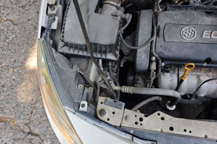 Used Buick GT 2010 XT 1.6L Automatic Fashion Edition Engine Bay Right