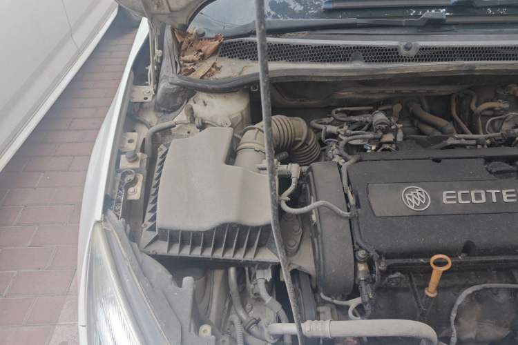 Used Buick GT 2010 XT 1.6L Manual Entry-Level Model Engine Bay Right