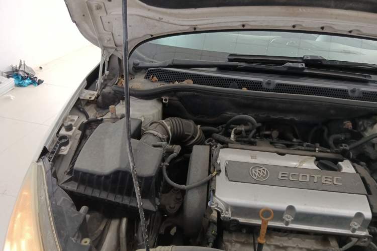 Used Buick GT 2010 XT 1.8L Automatic Fashion Edition Engine Bay Right