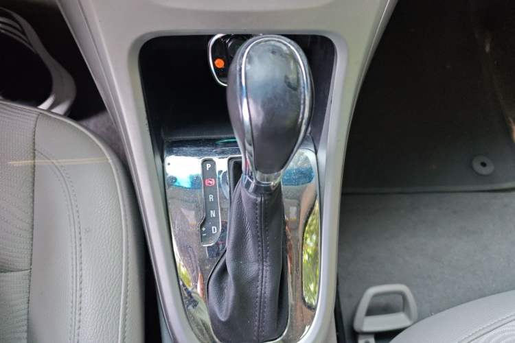 Used Buick GT 2010 XT 1.6L Automatic Fashion Edition Gear Lever