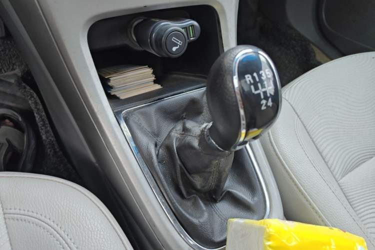 Used Buick GT 2010 XT 1.6L Manual Entry-Level Model Gear Lever