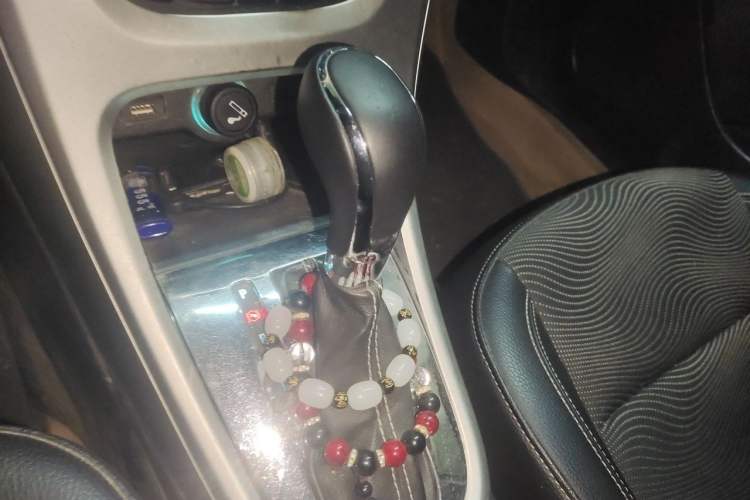 Used Buick GT 2010 XT 1.6L Automatic Fashion Edition Gear Lever