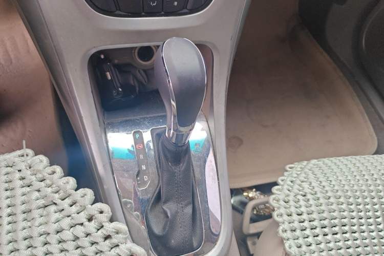 Used Buick GT 2010 GT 1.6L Automatic Fashion Edition Gear Lever