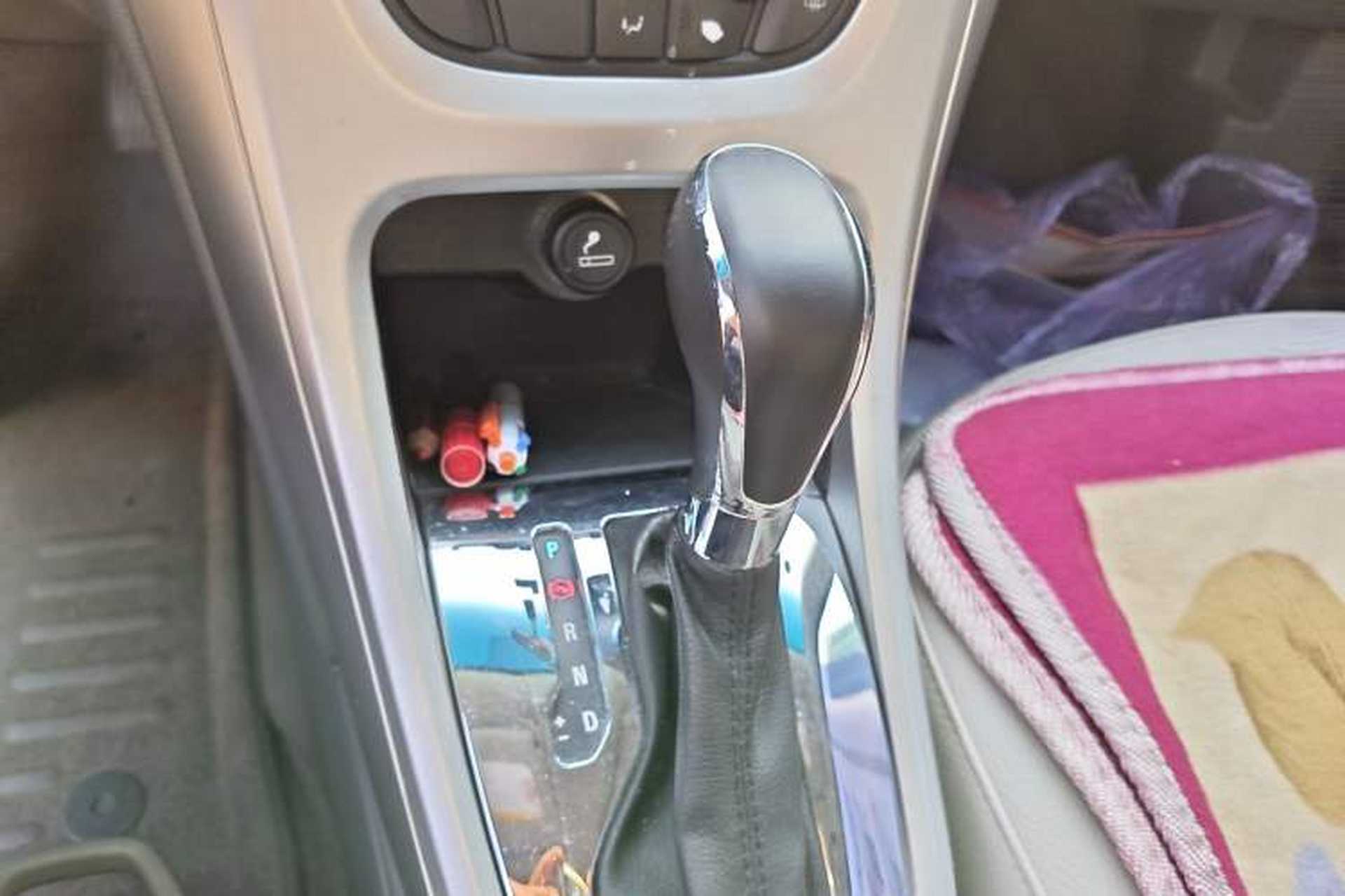Used Buick GT 2010 XT 1.6L Automatic Fashion Edition Gear Lever
