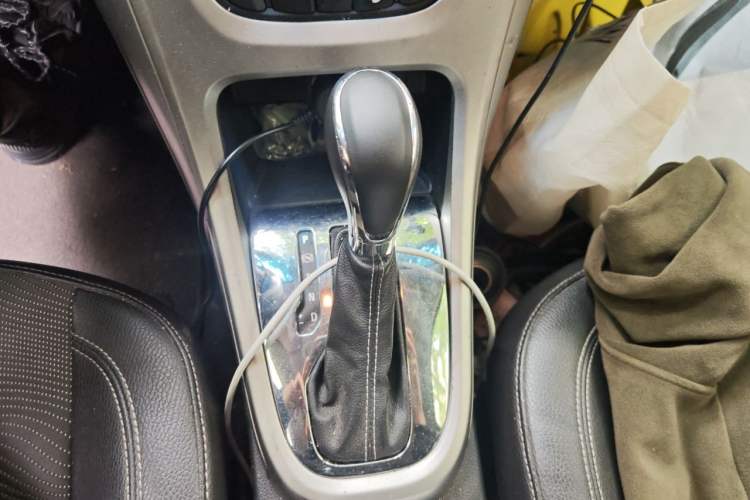 Used Buick GT 2010 XT 1.8L Automatic Fashion Edition Gear Lever