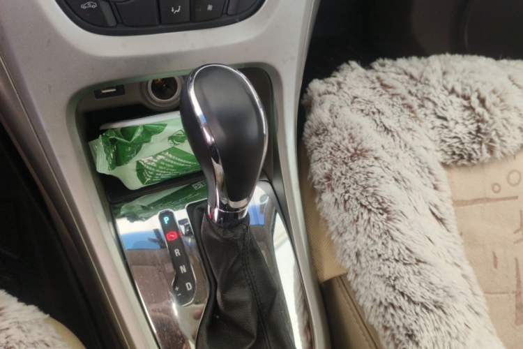 Used Buick GT 2010 GT 1.6L Automatic Fashion Edition Gear Lever