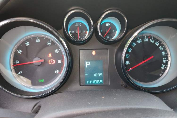 Used Buick GT 2010 XT 1.8L Automatic Fashion Edition Instrument Cluster