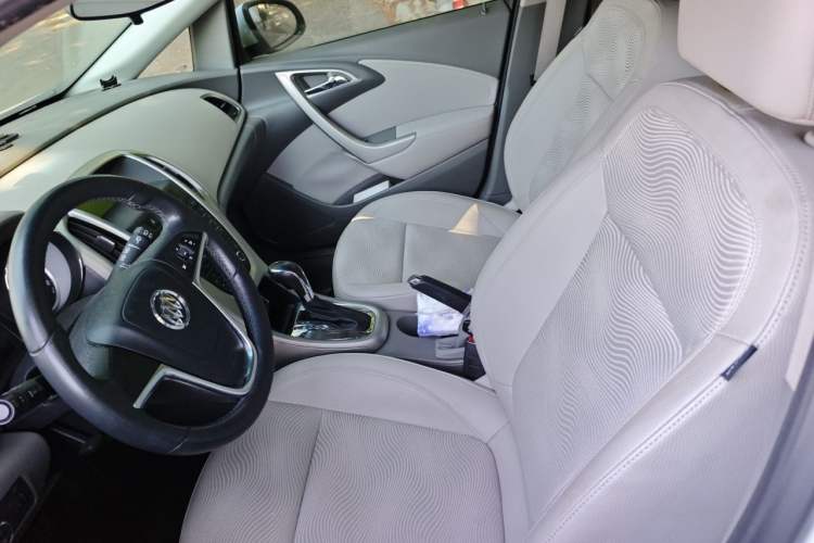 Used Buick GT 2010 XT 1.6L Automatic Fashion Edition Left Front Seat