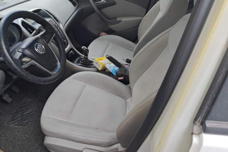 Used Buick GT 2010 XT 1.6L Manual Entry-Level Model Left Front Seat