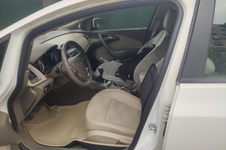 Used Buick GT 2010 GT 1.6L Manual Entry-Level Model Left Front Seat