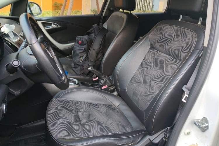 Used Buick GT 2010 XT 1.8L Automatic Fashion Edition Left Front Seat