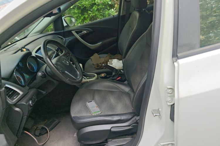 Used Buick GT 2010 XT 1.8L Automatic Fashion Edition Left Front Seat