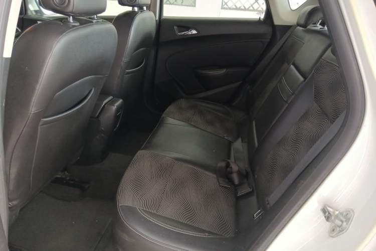 Used Buick GT 2010 XT 1.8L Automatic Fashion Edition Left Rear Seat