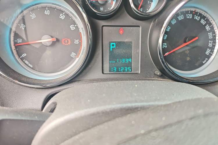 Used Buick GT 2010 GT 1.6T Fashion Sport Edition Odometer Close Up