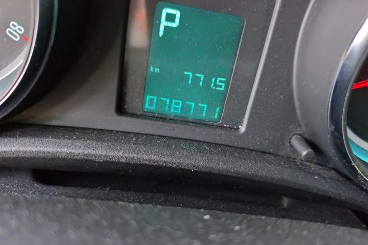 Used Buick GT 2010 XT 1.6L Automatic Fashion Edition Odometer Close Up