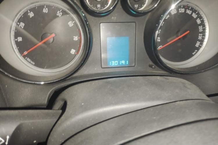 Used Buick GT 2010 XT 1.6L Automatic Fashion Edition Odometer Close Up